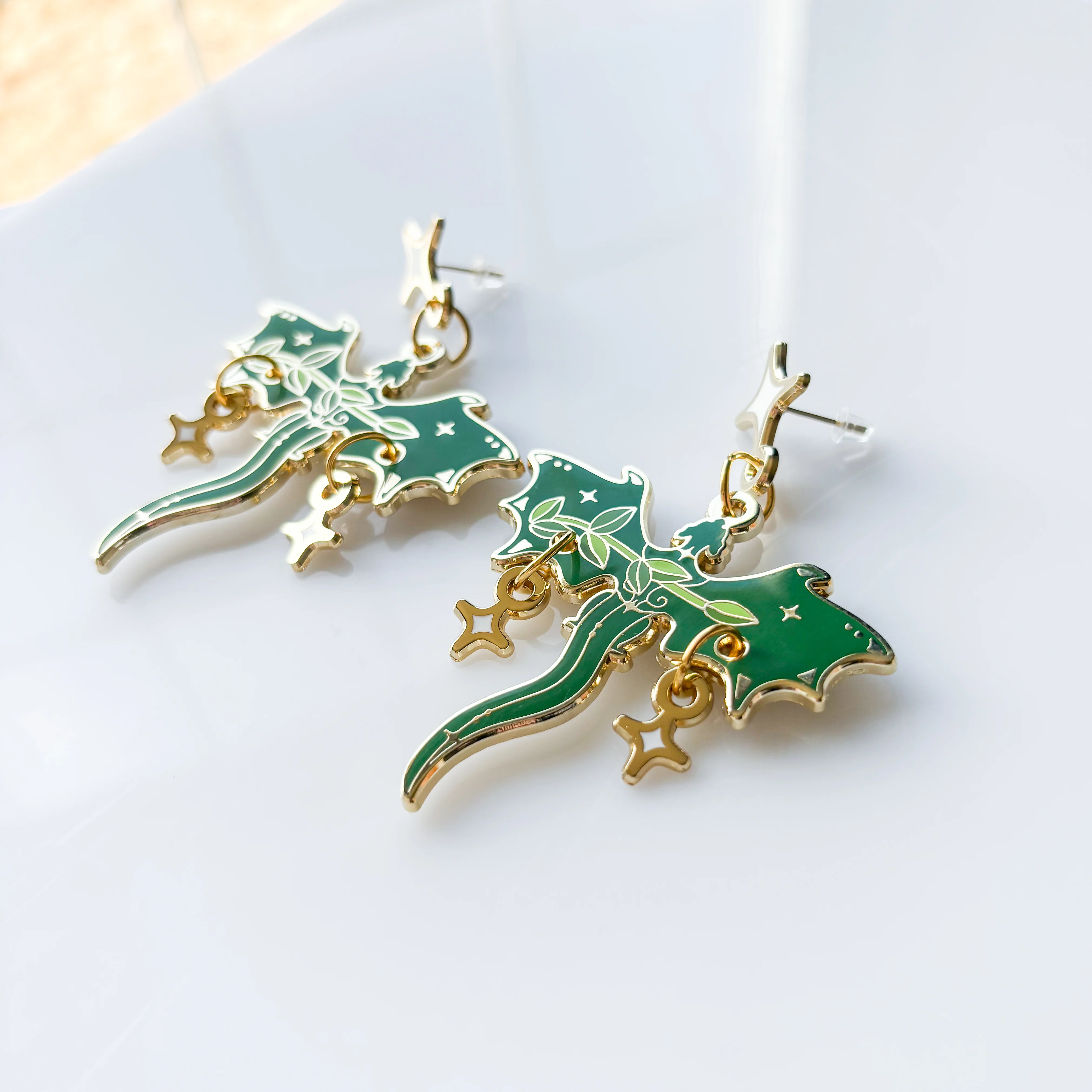 DISCOUNTED - GREEN VINE DRAGON METAL EARRINGS - Image 3