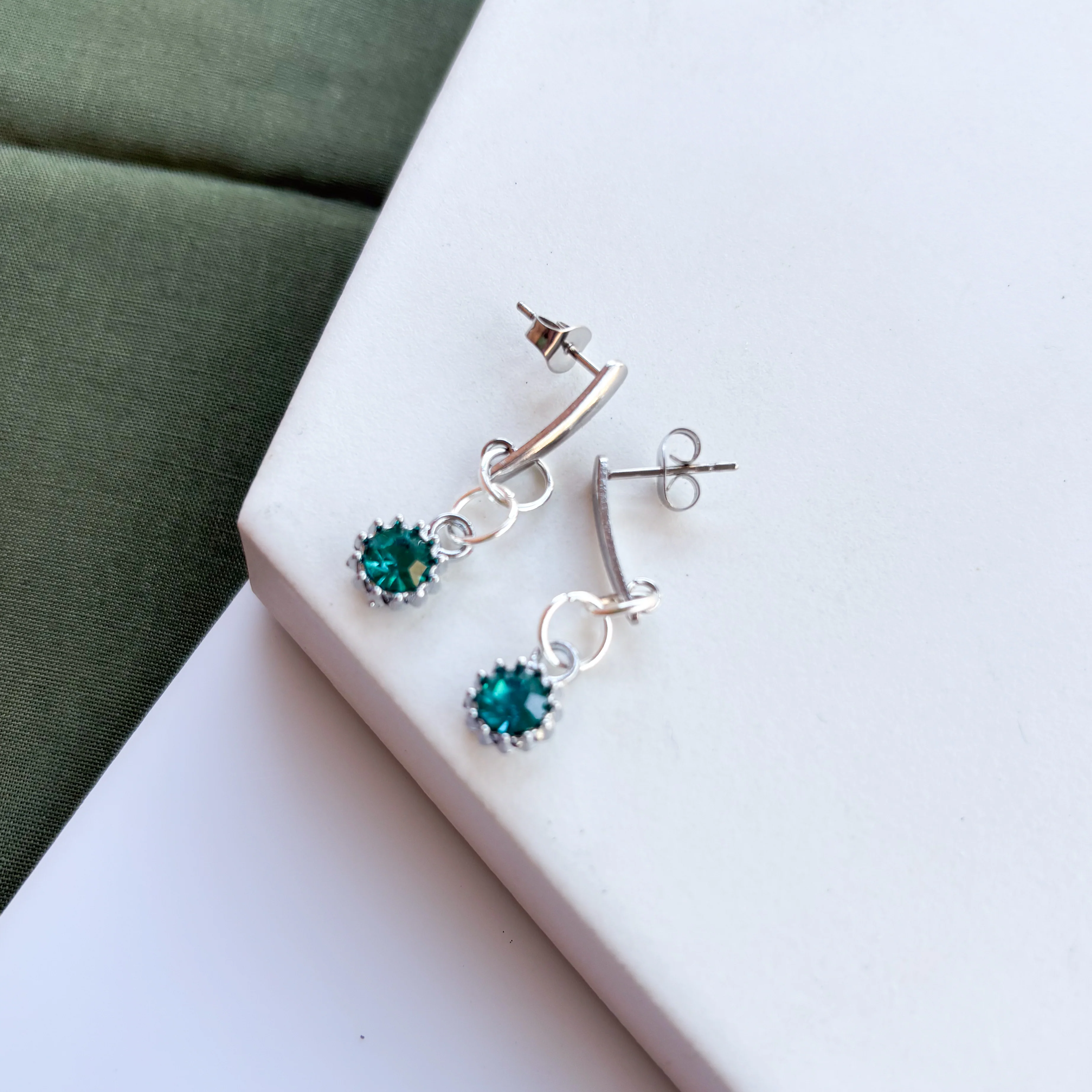 BLUE CIRCLE GEM STUD CHARM EARRINGS - Image 3