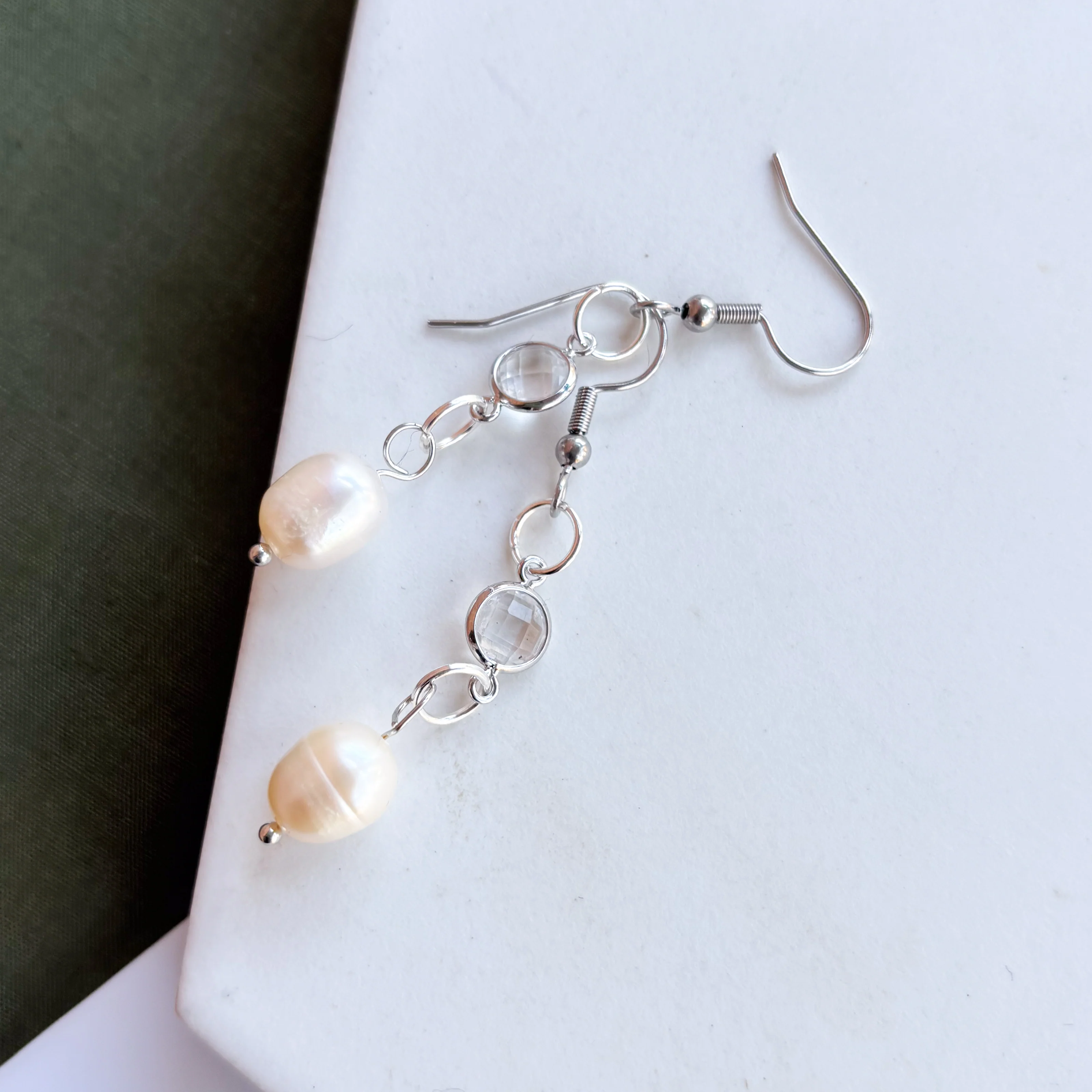 OVAL PEARL GEM & CHARM EARRINGS - Image 3