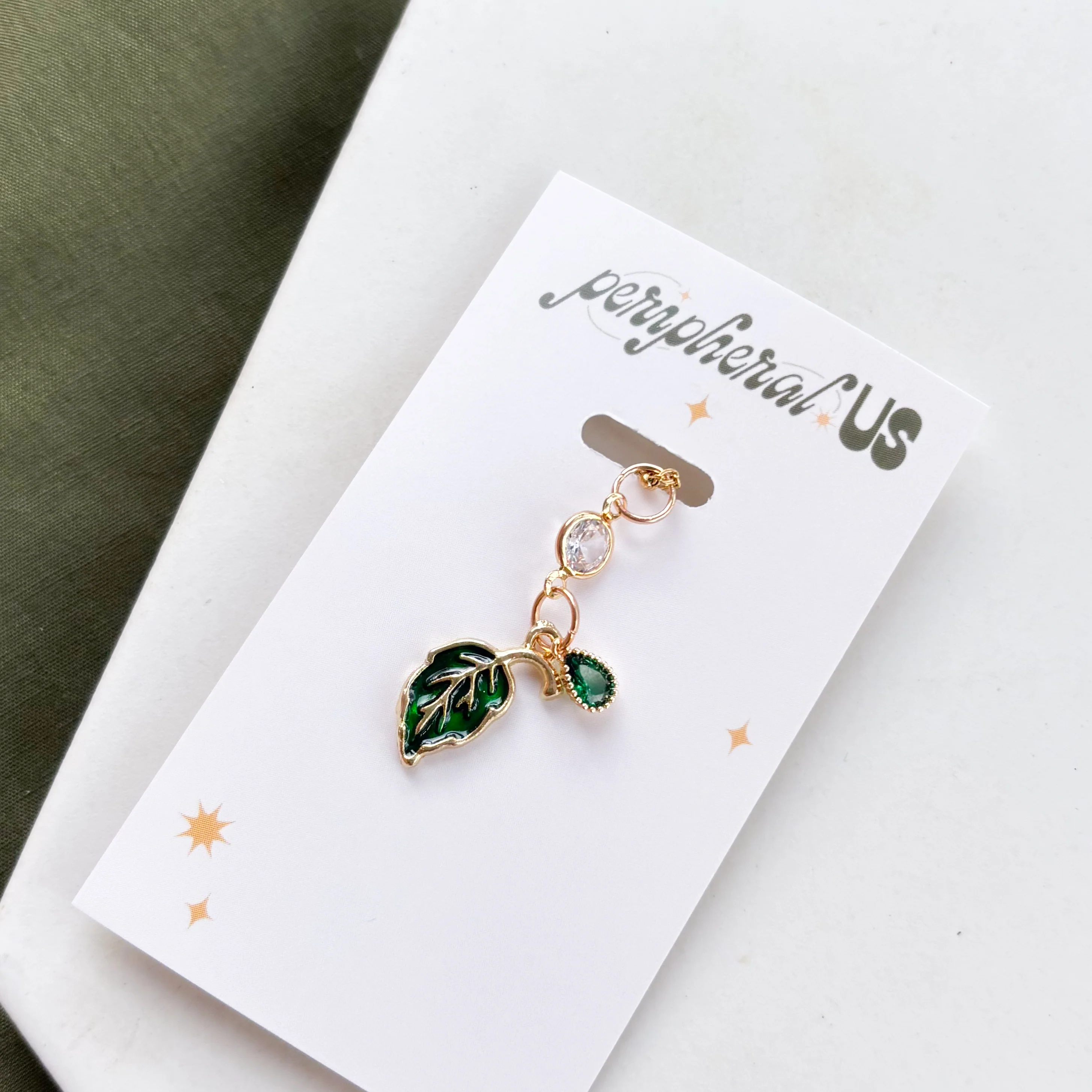 LEAF CHARM NECKLACE