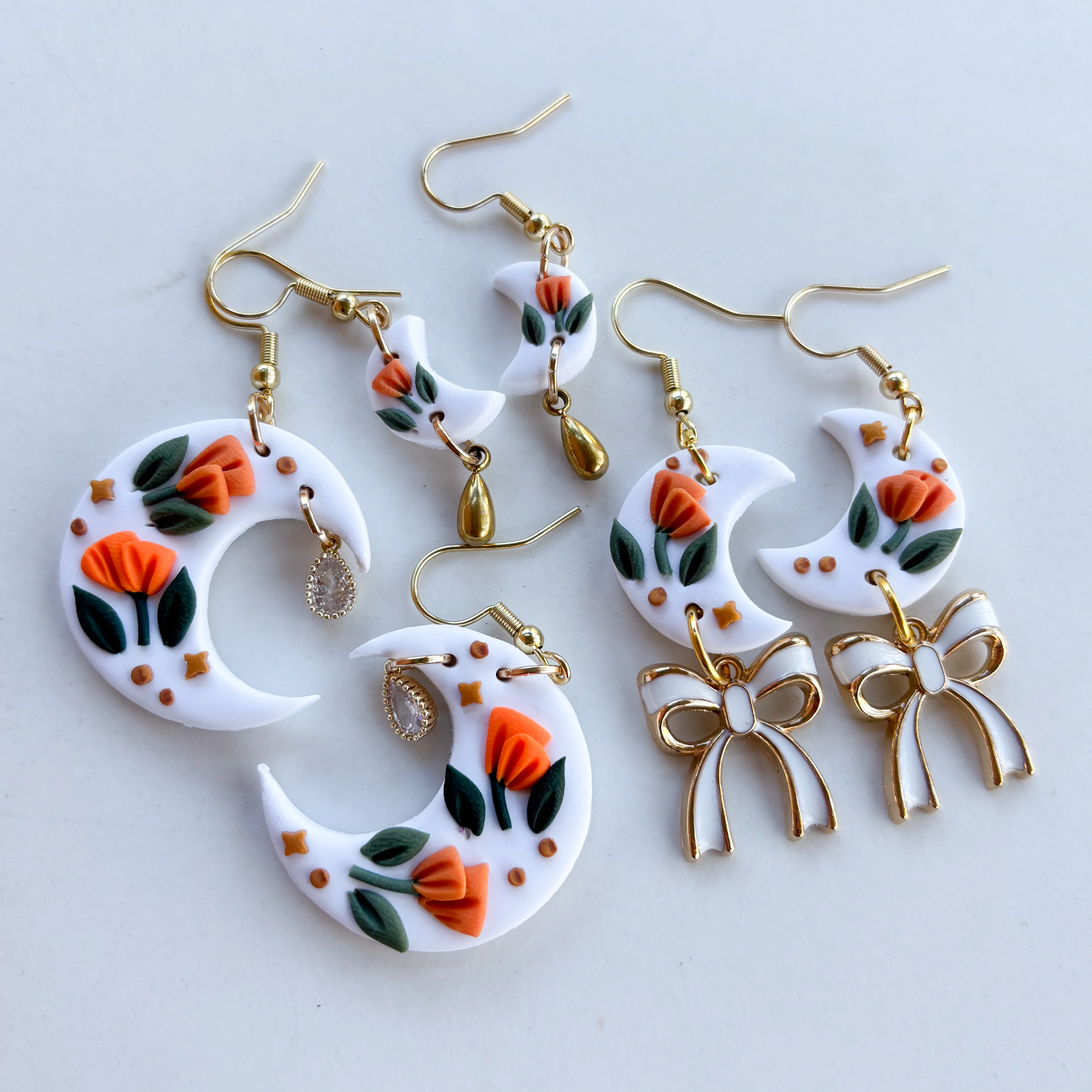 WHITE POPPY MOON EARRINGS (REGULAR) - Image 3