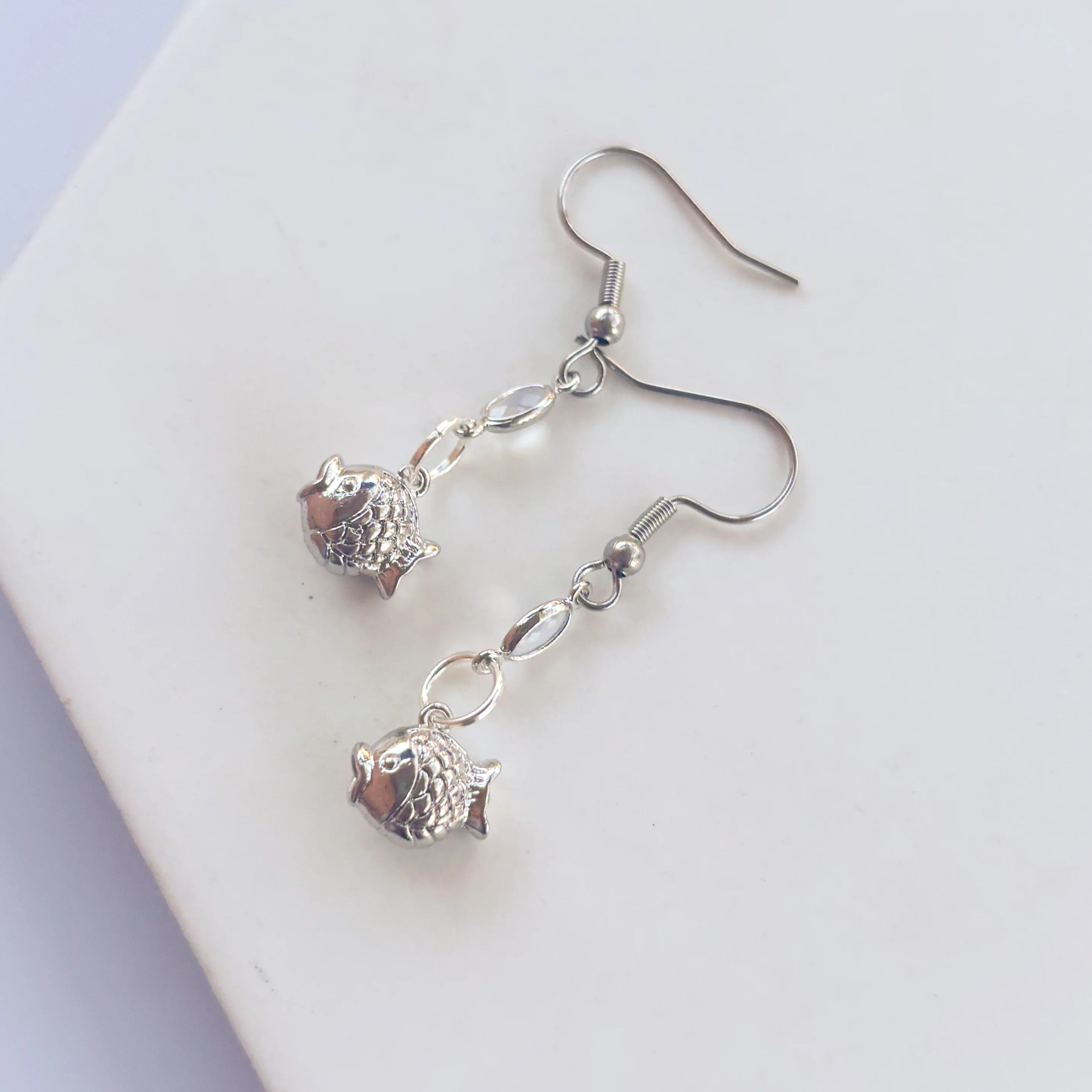 FISHY CHARM EARRINGS - Image 2