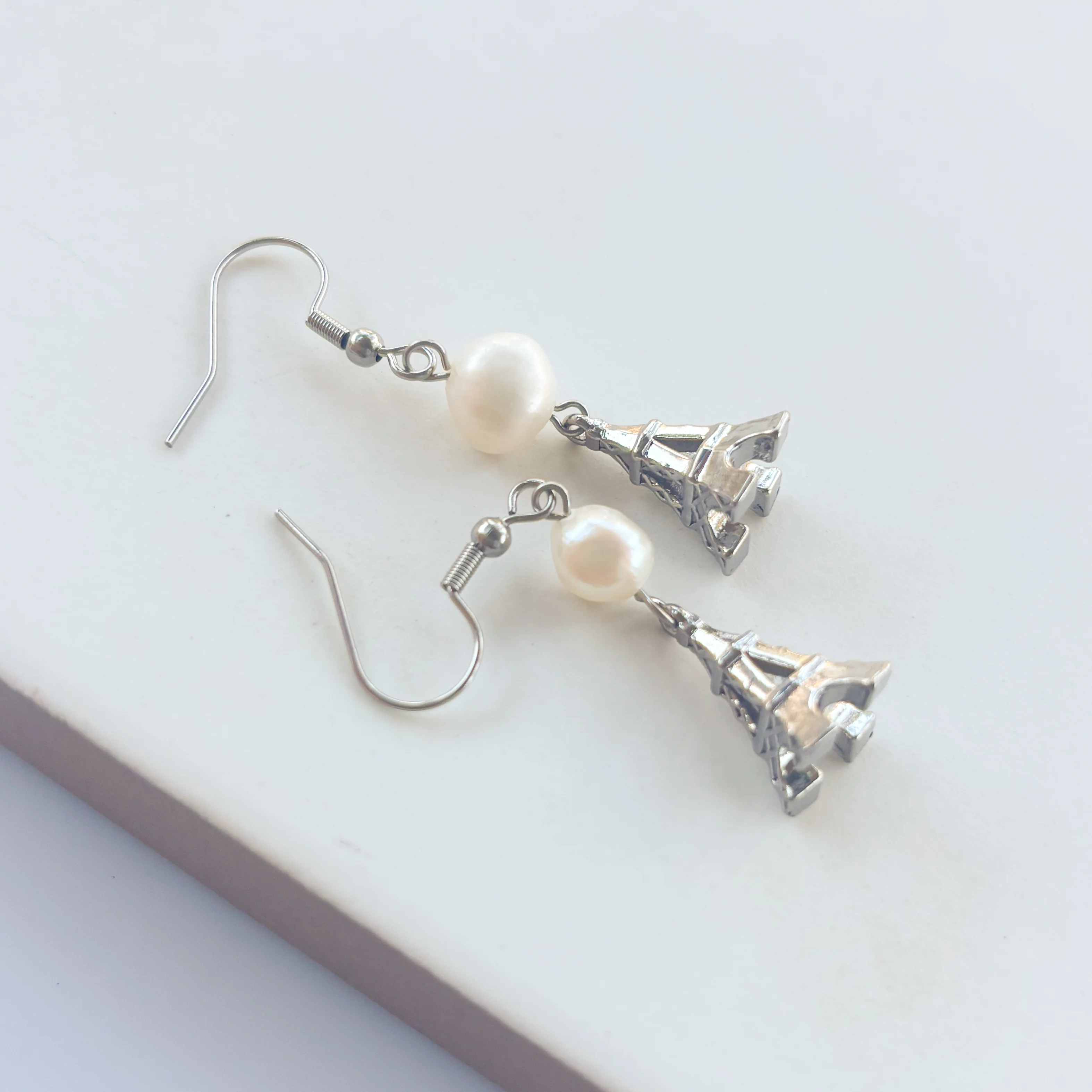 EIFFEL TOWER CHARM EARRINGS
