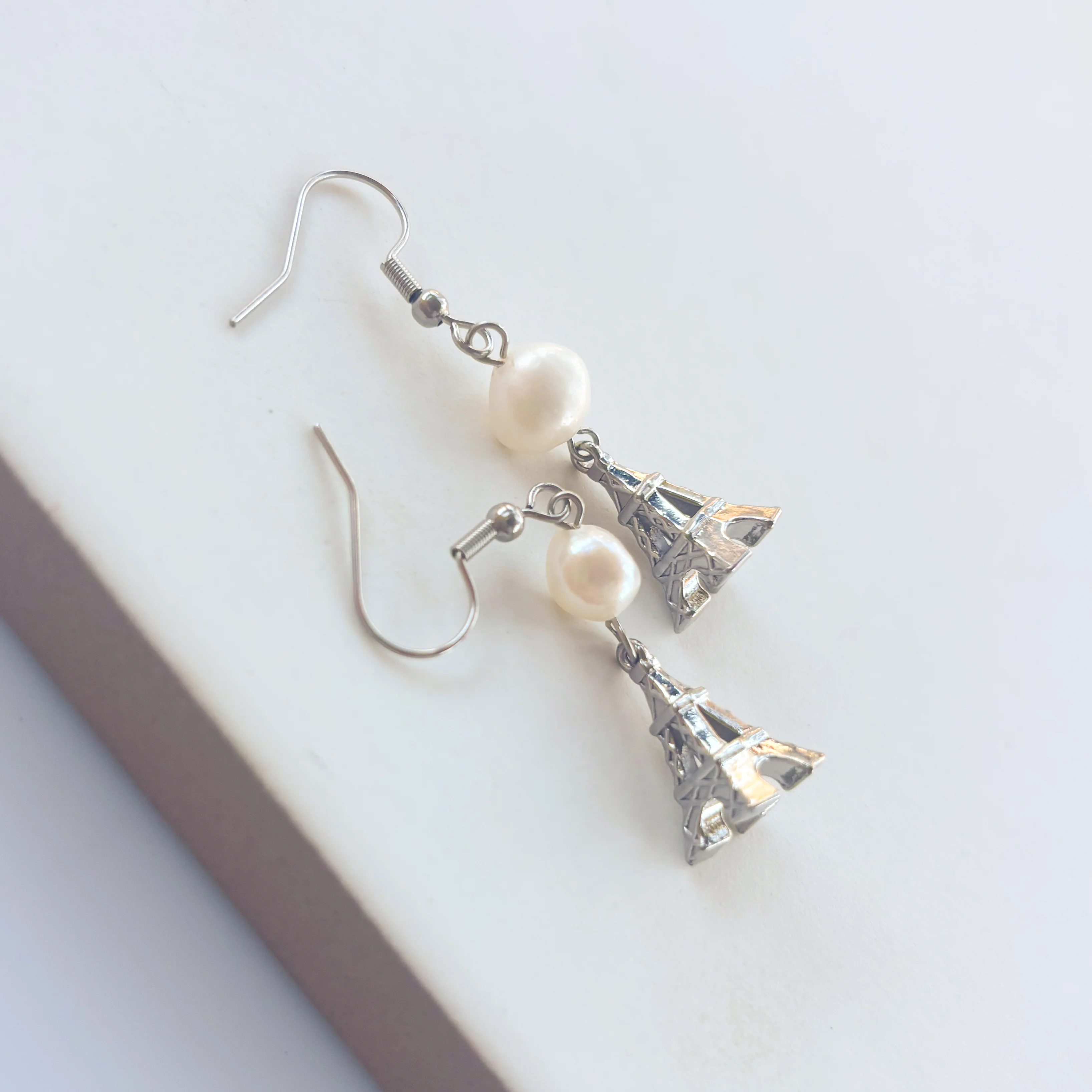 EIFFEL TOWER CHARM EARRINGS - Image 2