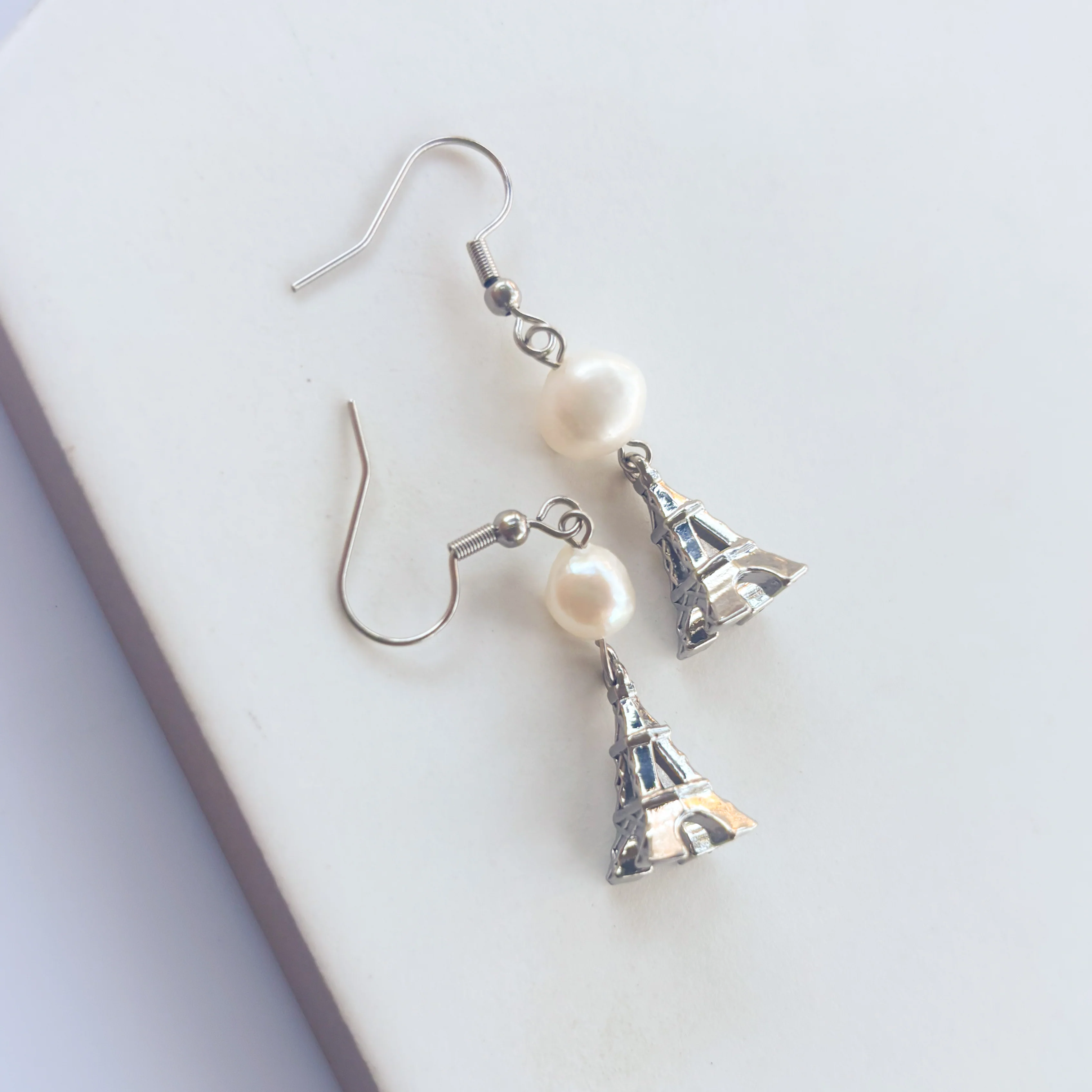 EIFFEL TOWER CHARM EARRINGS - Image 3