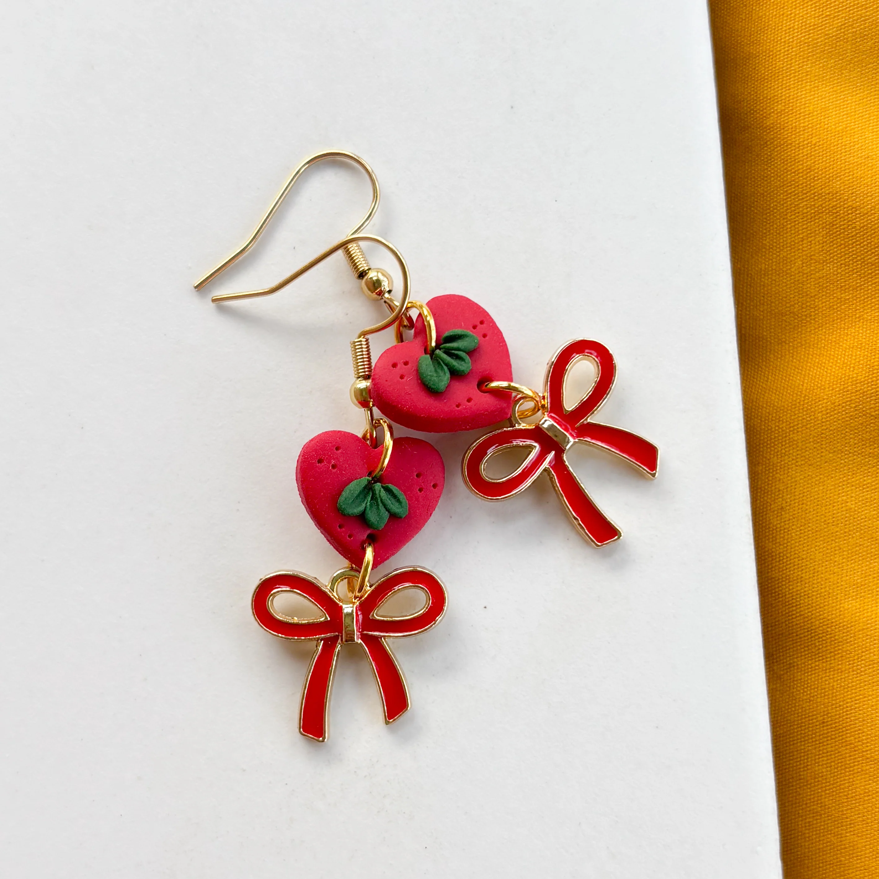 MINI RED STRAWBERRY & BOW EARRINGS - Image 3