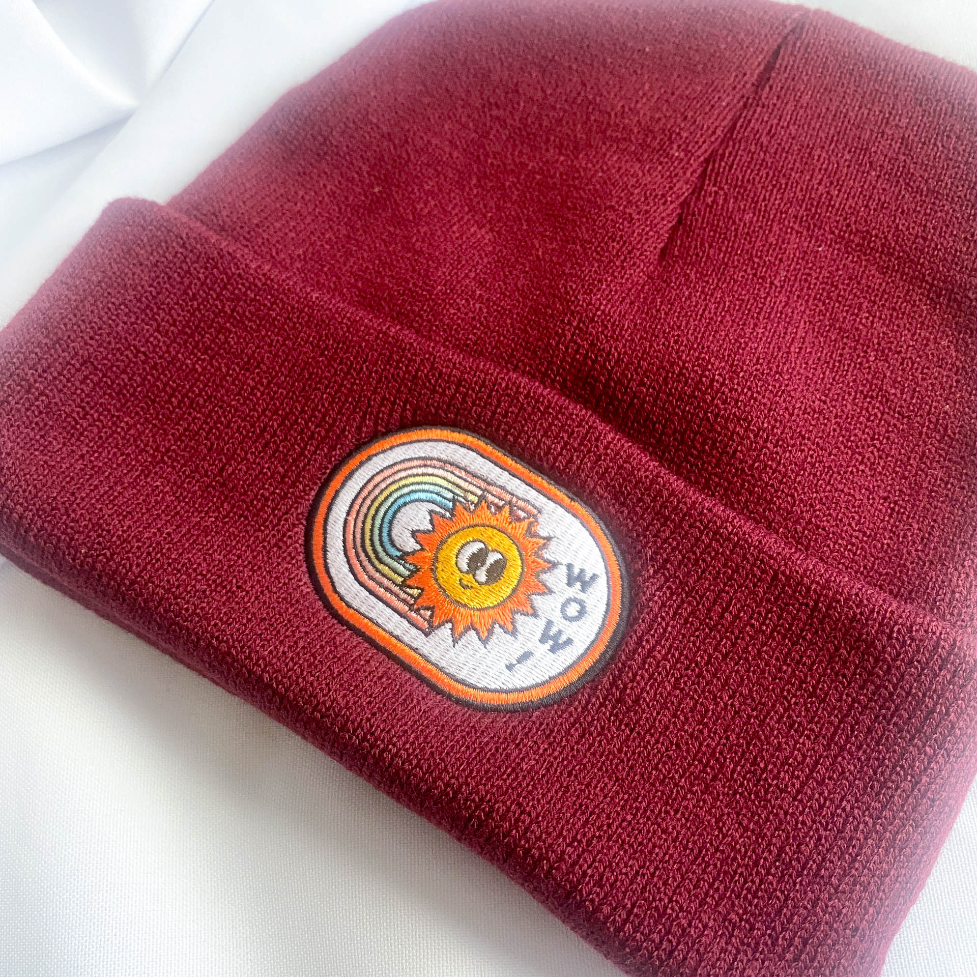 ‘WOW’ BURGUNDY BEANIE