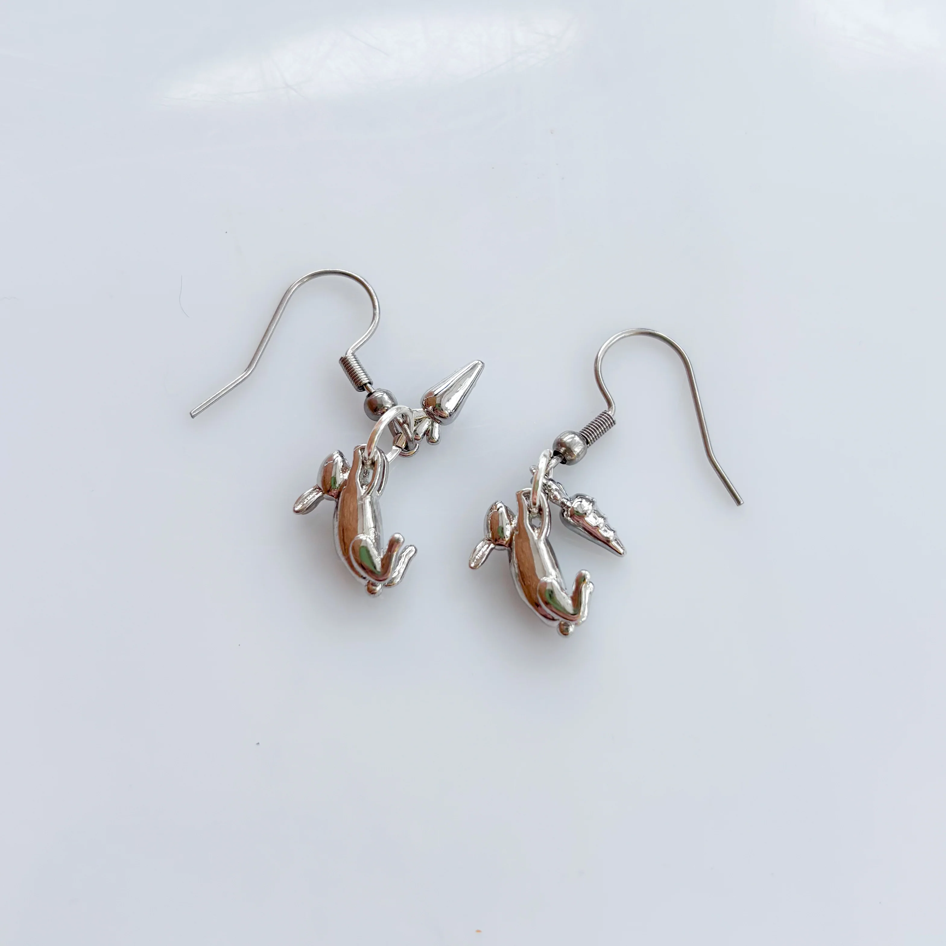 MINI BUNNY & CARROT CHARM EARRINGS - Image 2