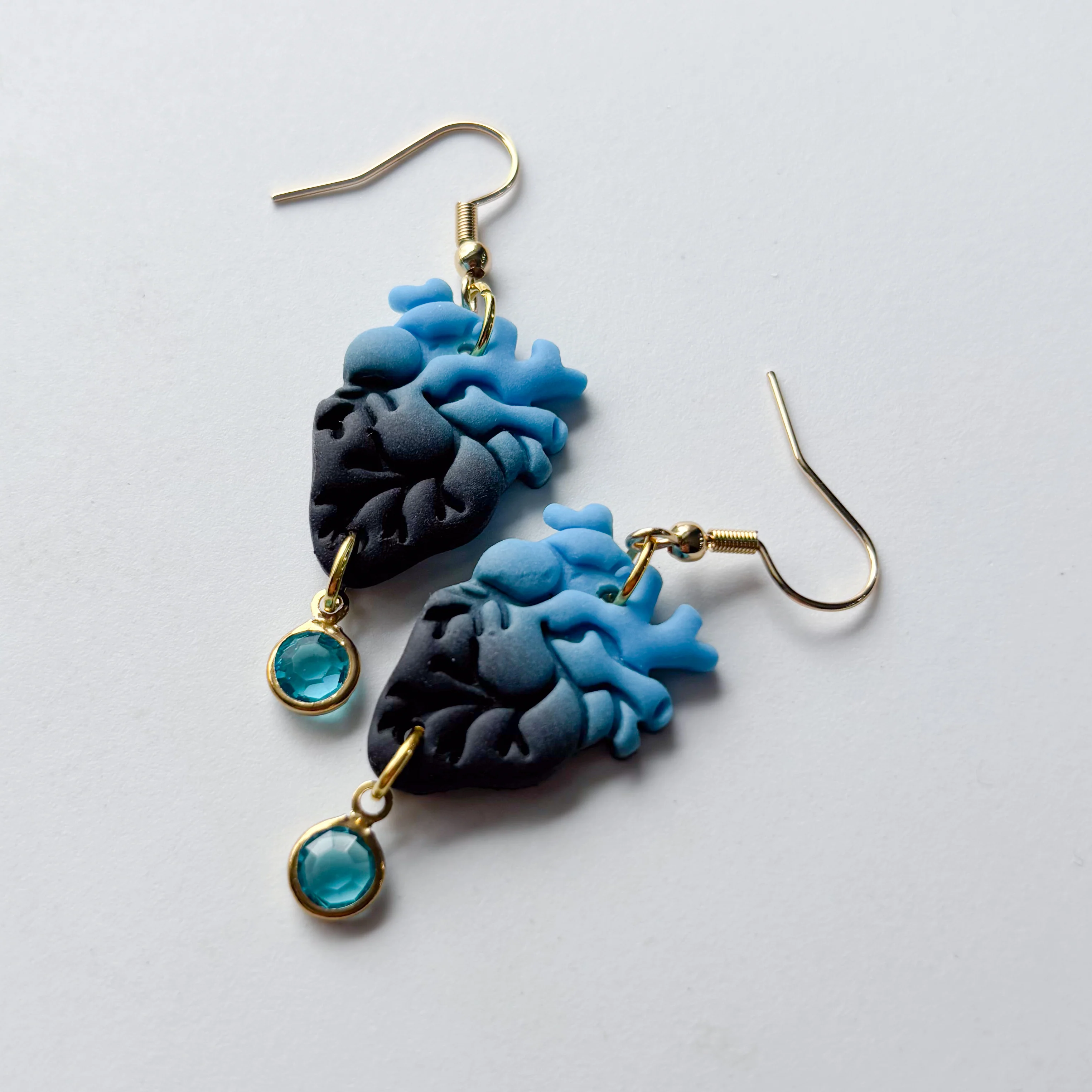 FROST ANATOMICAL HEART EARRINGS - Image 2