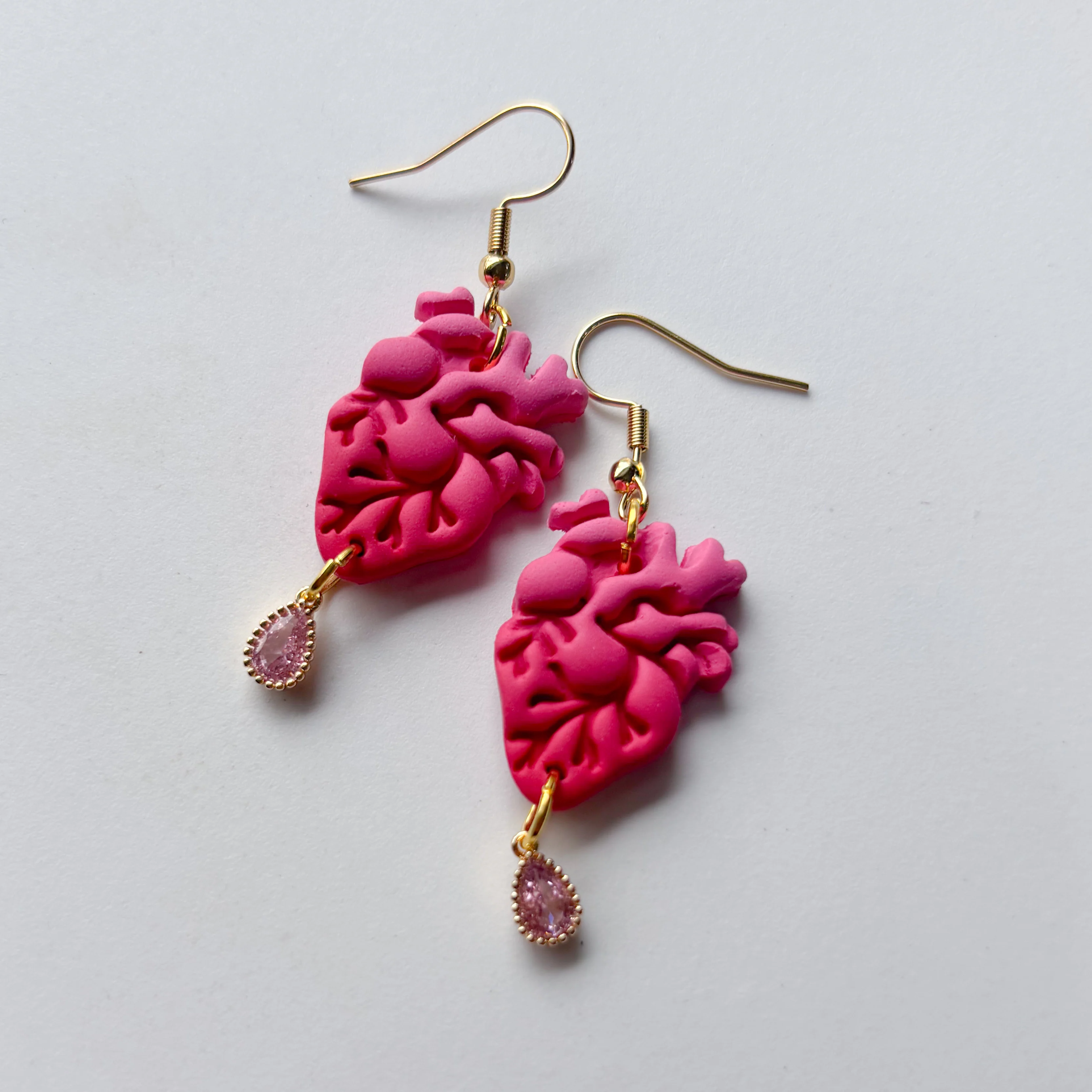 RED/PINK OMBRE ANATOMICAL HEART EARRINGS - Image 1