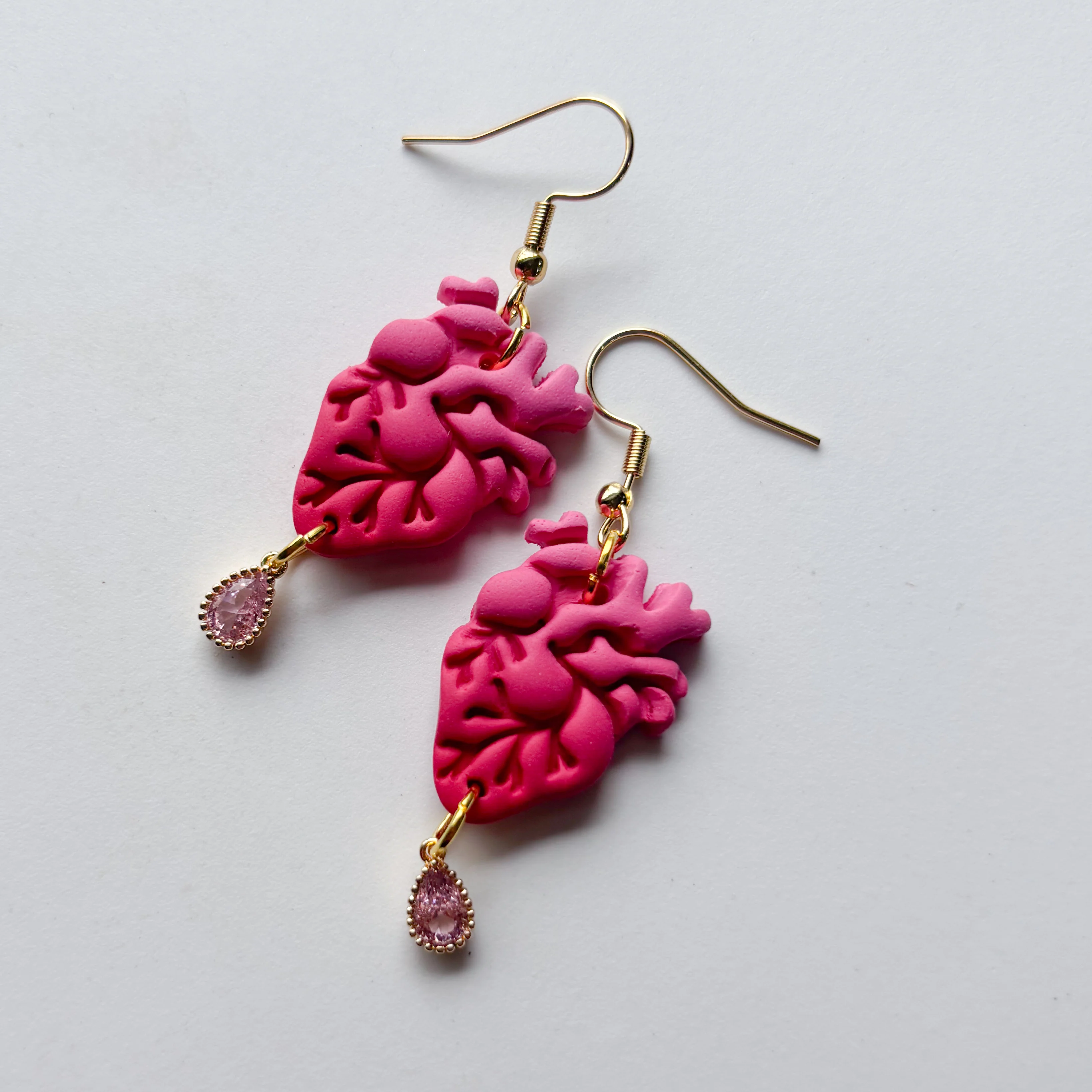 RED/PINK OMBRE ANATOMICAL HEART EARRINGS - Image 2