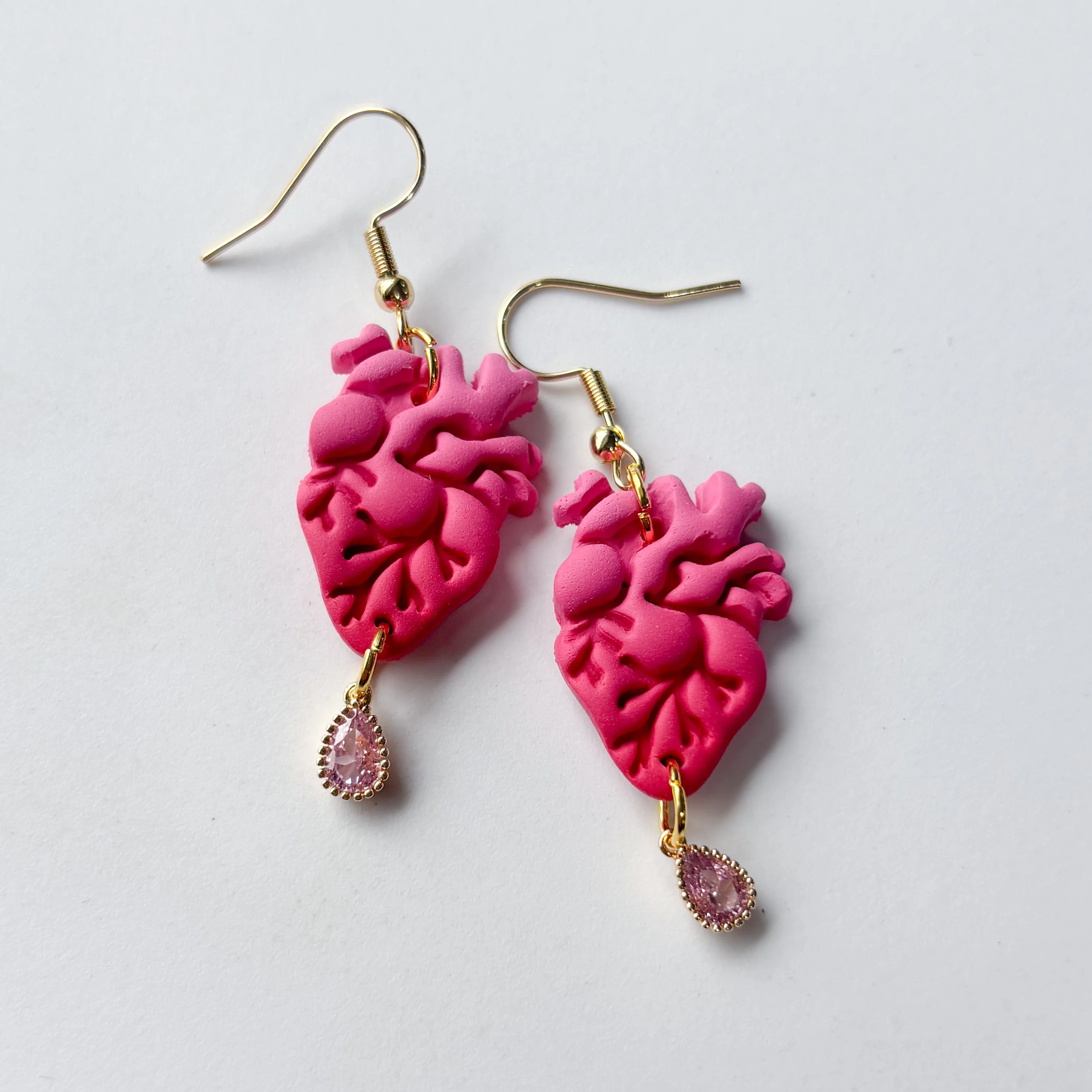 RED/PINK OMBRE ANATOMICAL HEART EARRINGS - Image 3