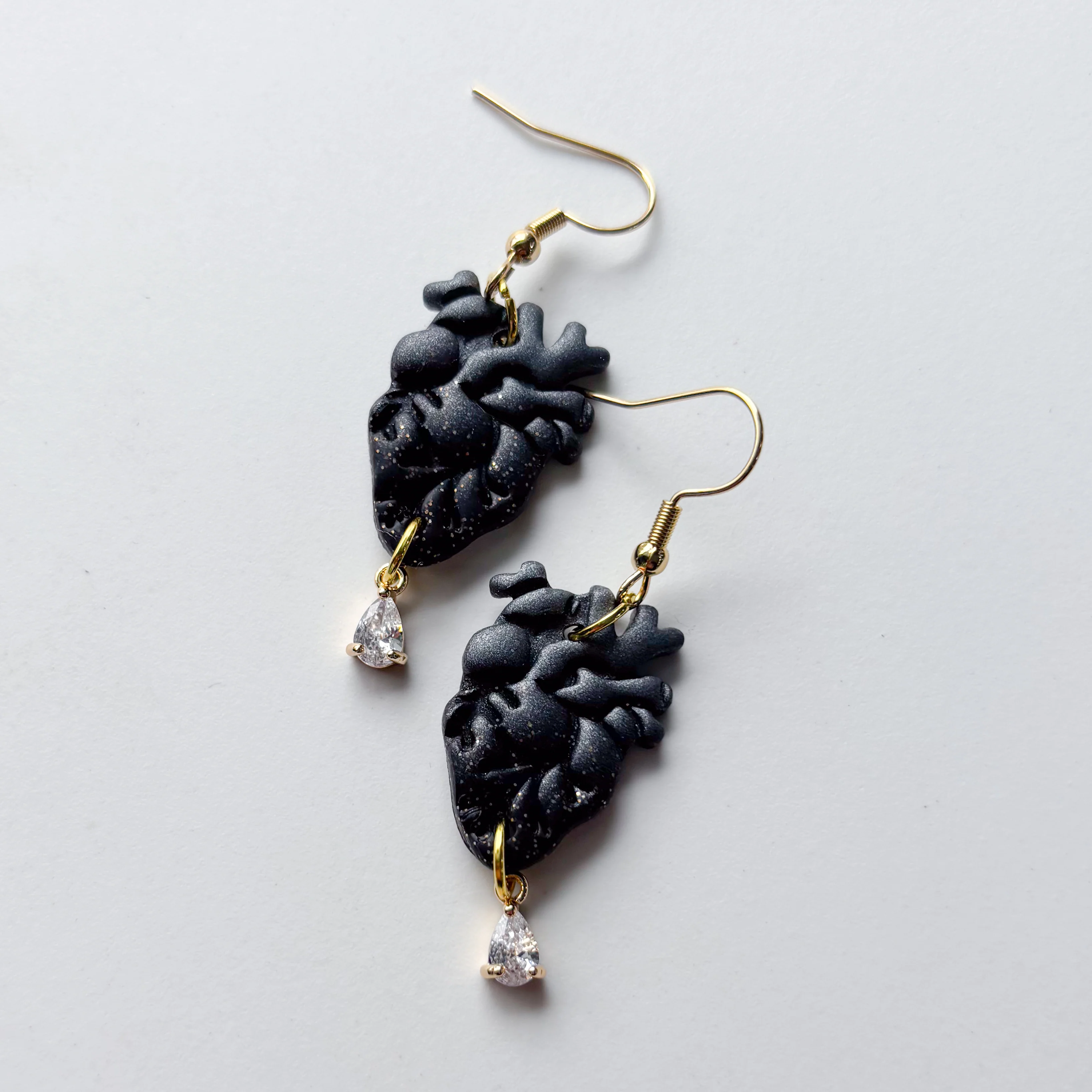 BLACK GRANITE OMBRE ANATOMICAL HEART EARRINGS - Image 3
