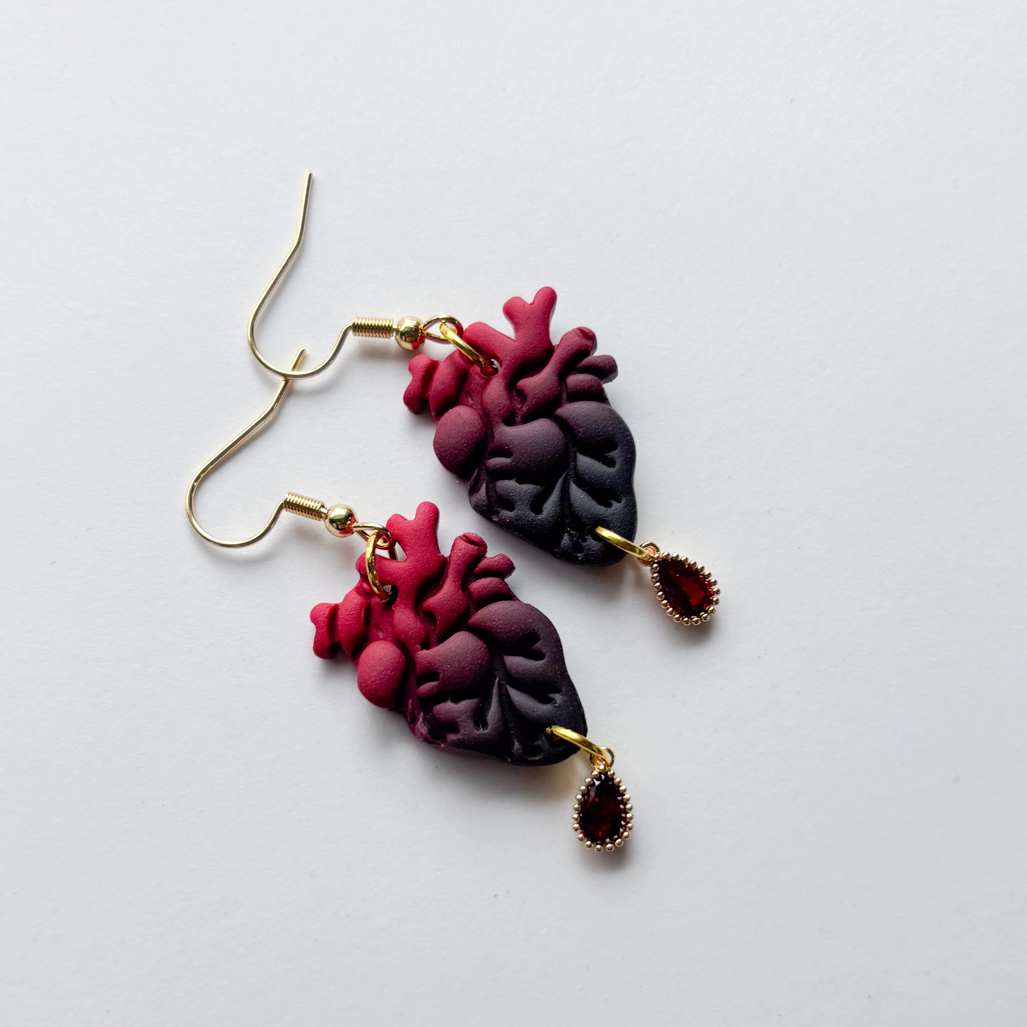GOTHIC RED/BLACK OMBRE ANATOMICAL HEART EARRINGS - Image 2