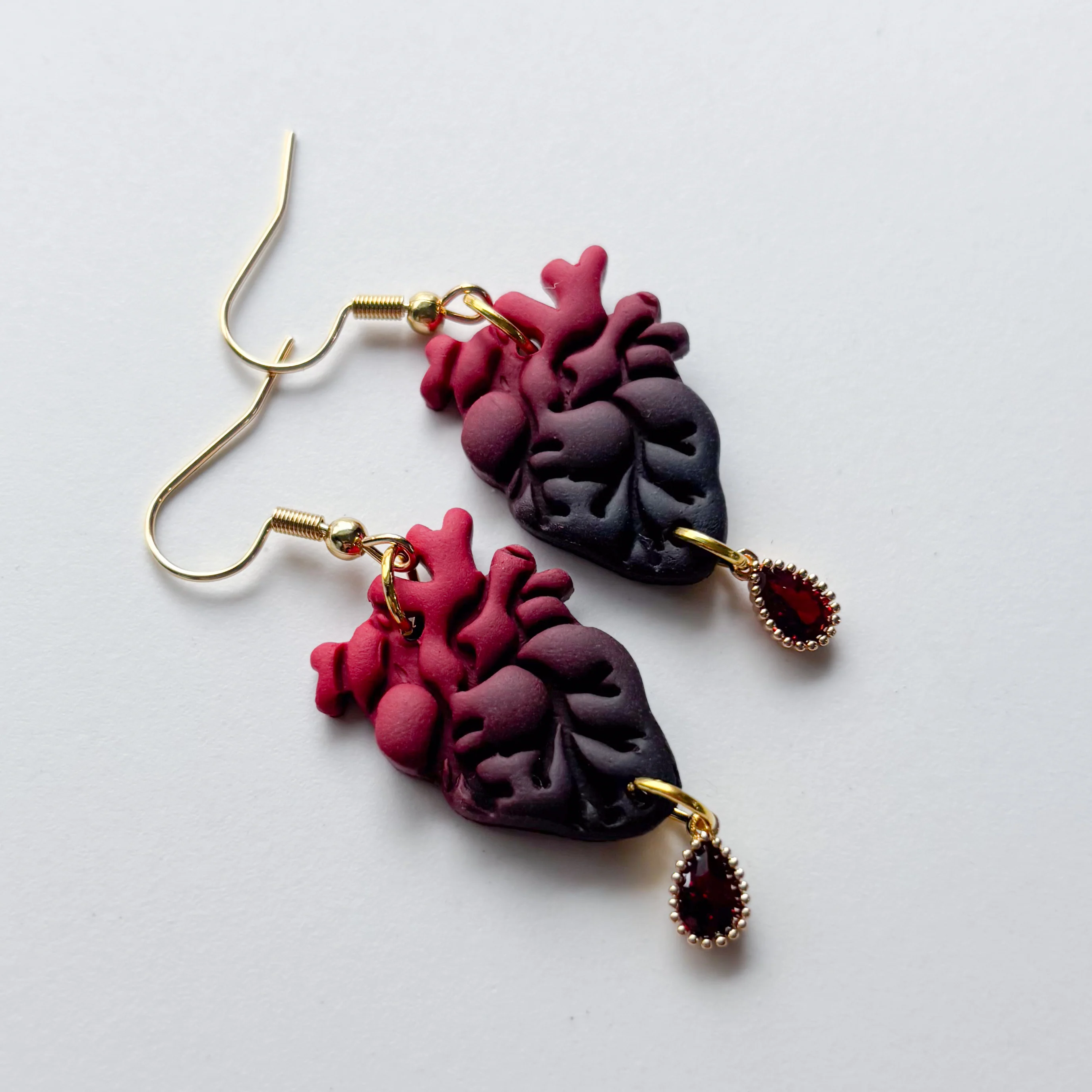 GOTHIC RED/BLACK OMBRE ANATOMICAL HEART EARRINGS - Image 3