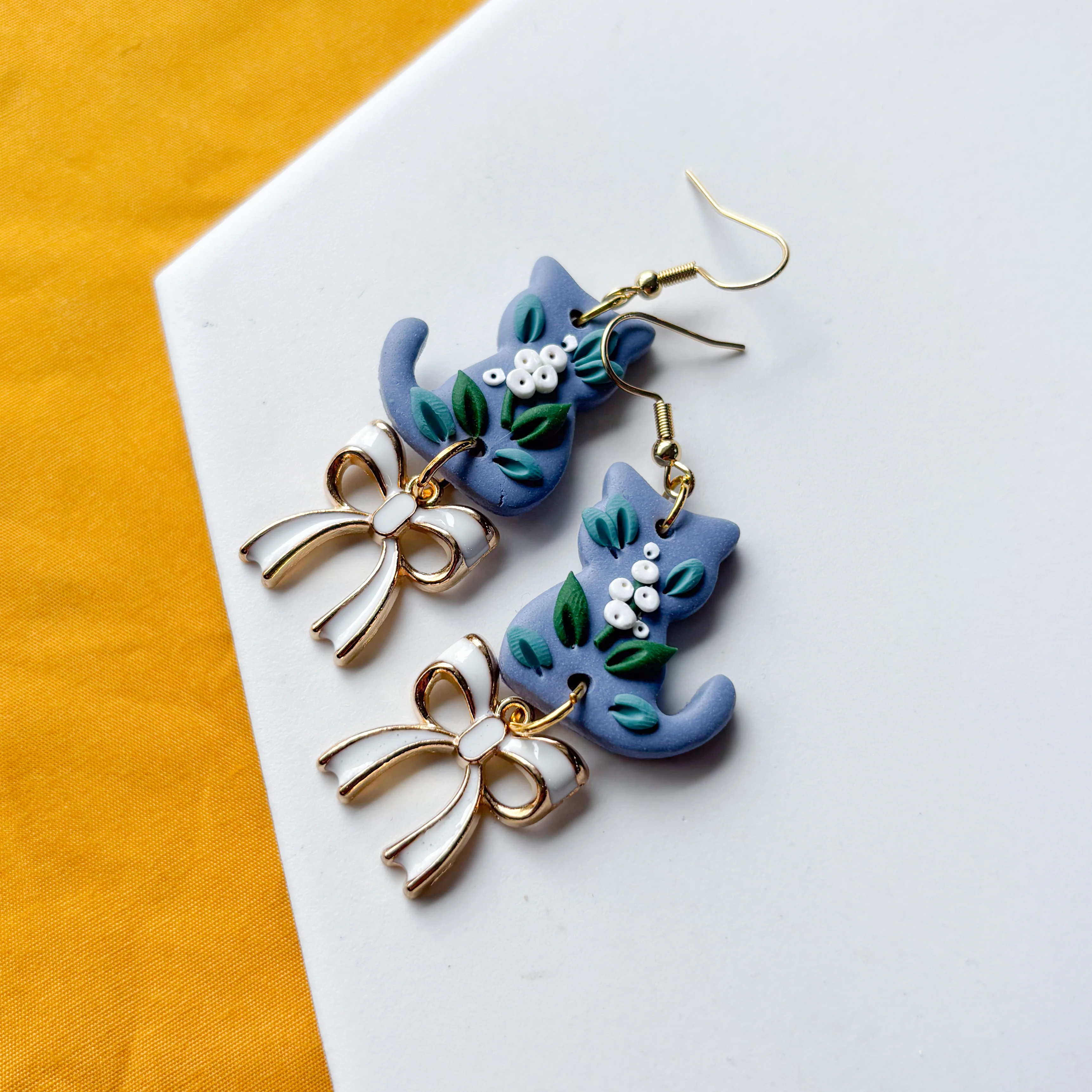 BABY'S BREATH CAT EARRINGS - Image 2