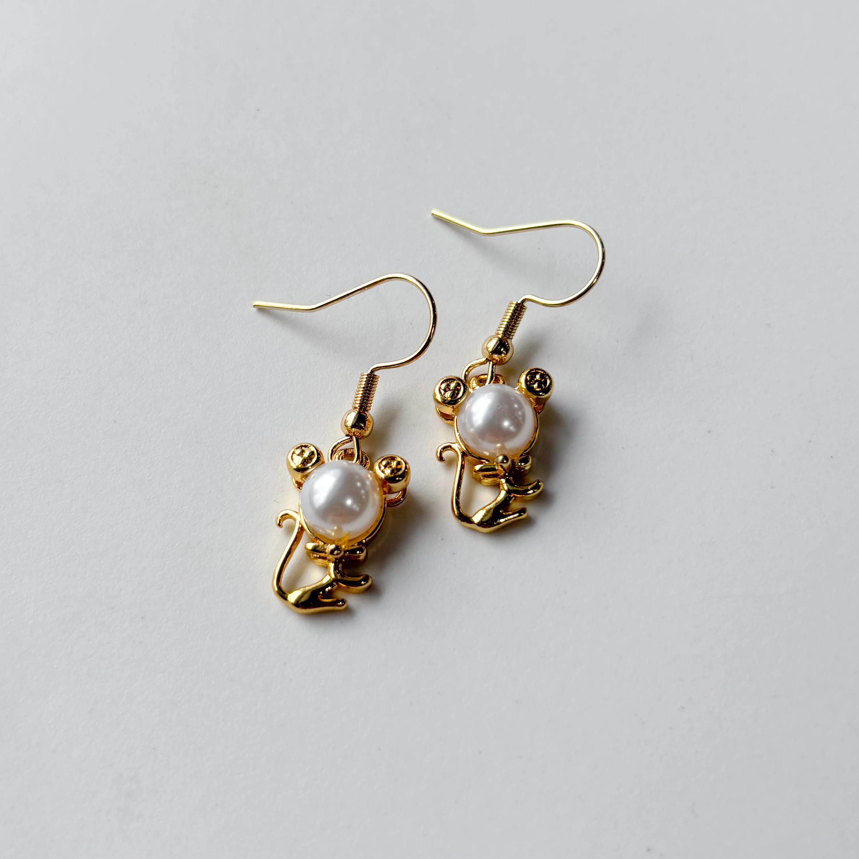 MOUSE PEARL CHARM EARRINGS - Image 2
