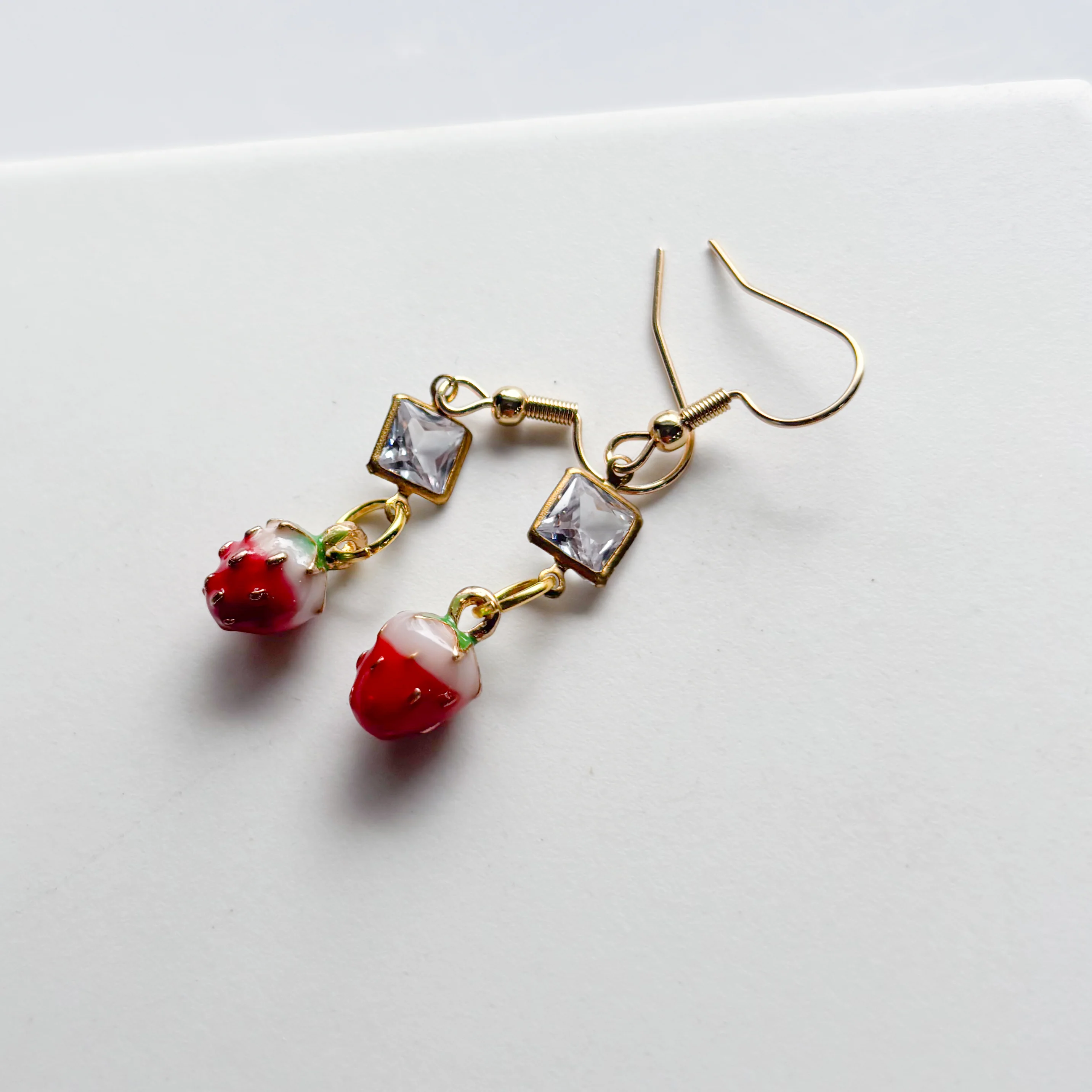 STRAWBERRY & SQUARE CHARM EARRINGS - Image 3