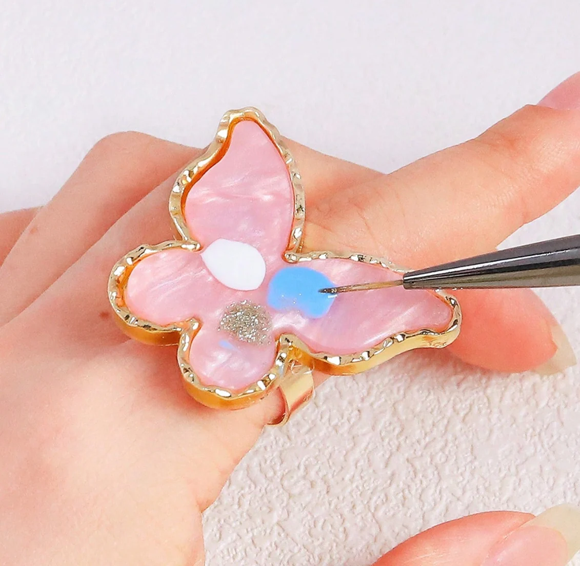 Butterfly Nail Color Palette Ring for Gel Mixing - Image 1