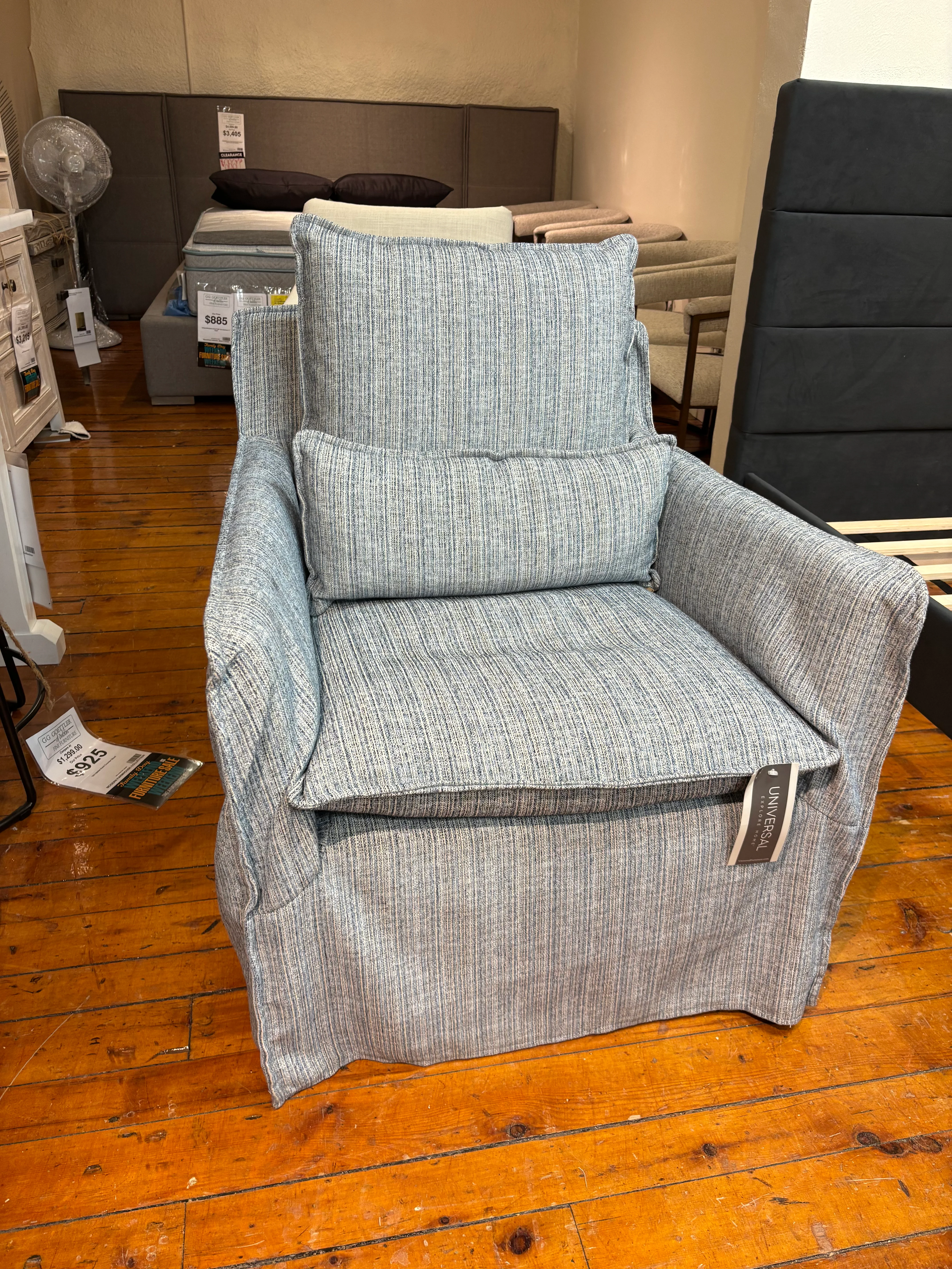 Curated 833573 Siesta Key Swivel Chair Indulge Indigo / 1x Kidney Cushion Indulge Indigo