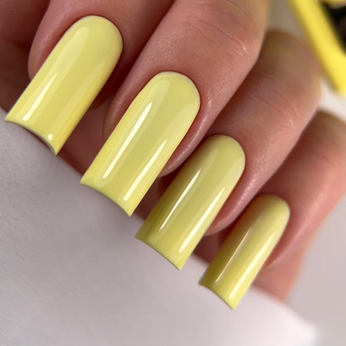 HEYLOVE - Gel Polish Citron, 15ml - Image 2